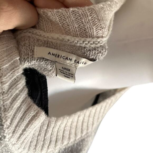 American Eagle Outfitters small gray & White Zebra print pullover sweate… - Picture 7 of 7